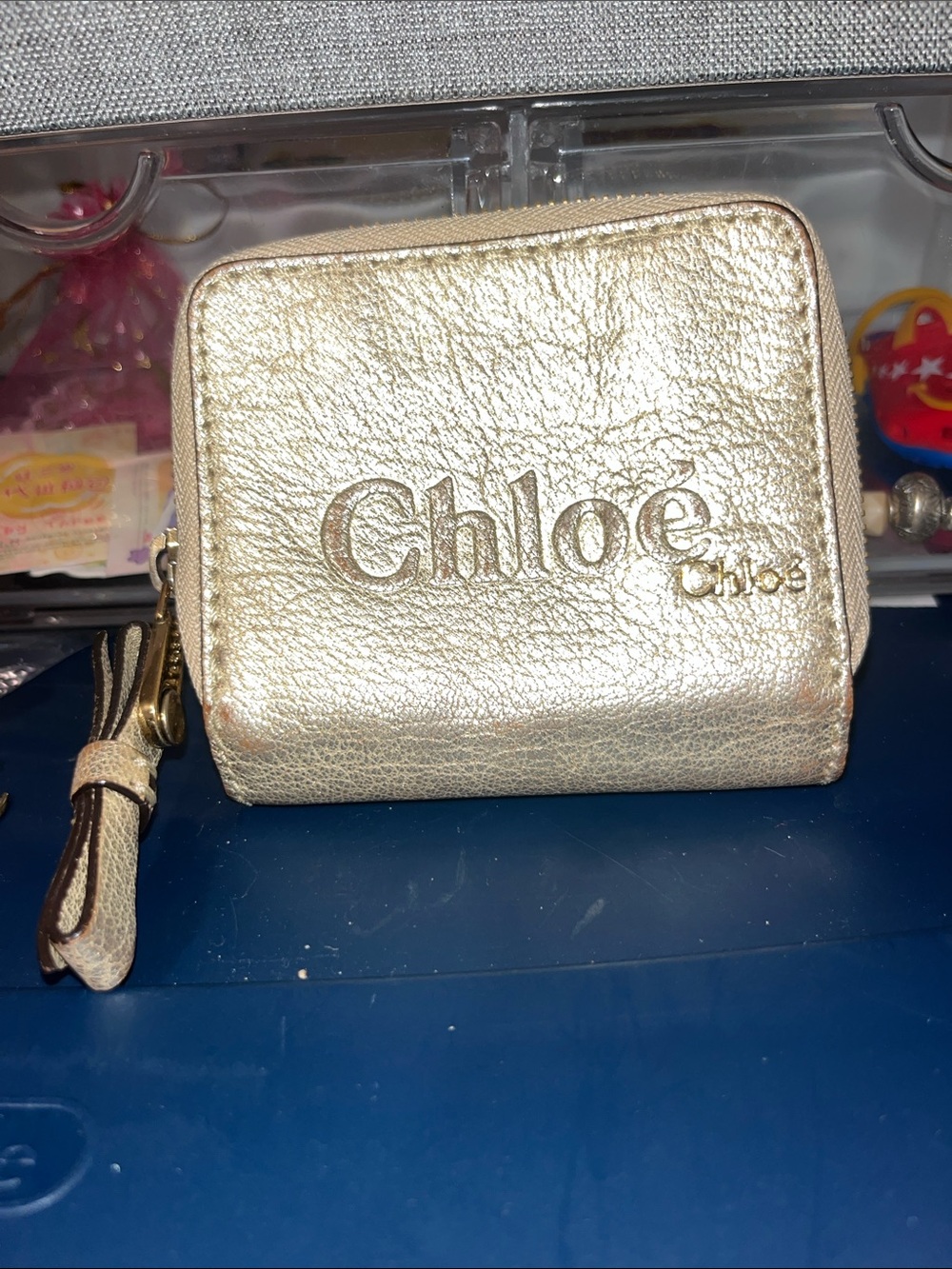 Cholé Small Metallic Gold Leather Zip Wallet - Picture 2 of 13